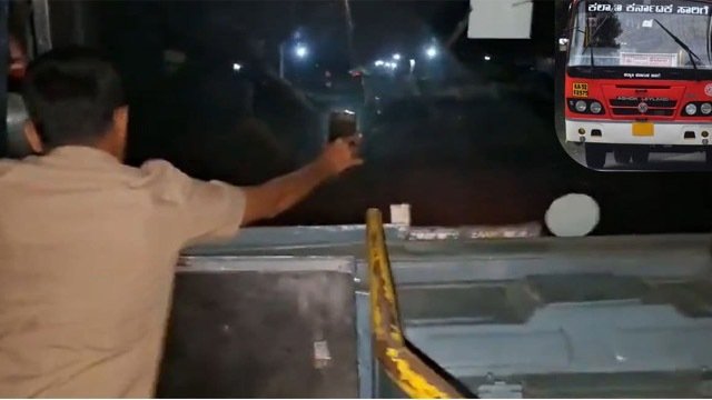 ଘନ ଅନ୍ଧକାର : ବିନା ହେଡଲାଇଟରେ ଚାଲିଲା ବସ