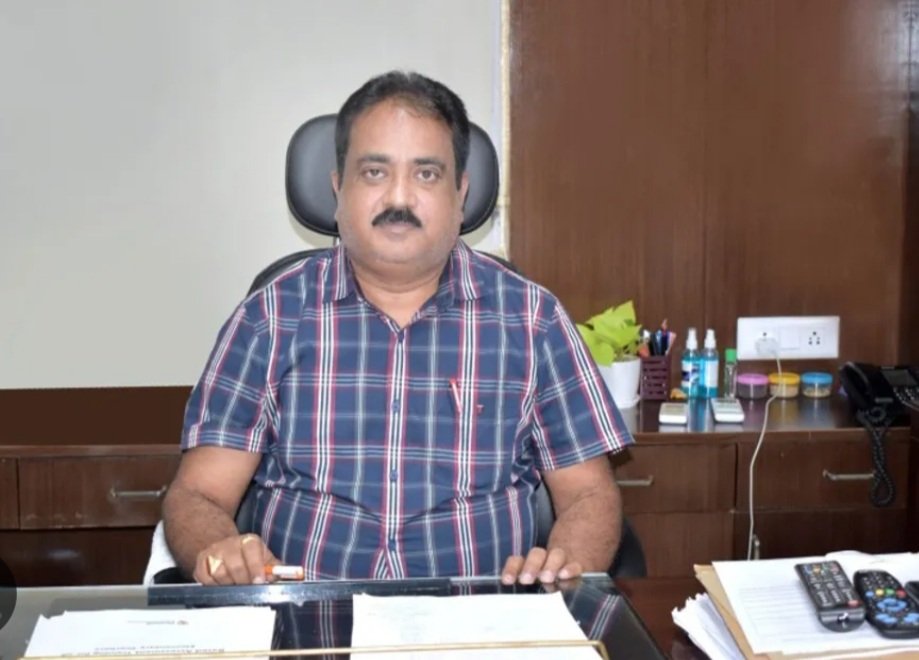  ବହି ବିଭ୍ରାଟ ମାମଲା: ମନୋଜ ପାଢ଼ୀଙ୍କୁ ଅଟକ ରଖିଲା କ୍ରାଇମବ୍ରାଞ୍ଚ