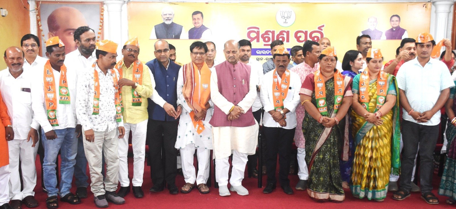 କଳାହାଣ୍ଡି ଜିଲ୍ଲା ପରିଷଦ ଅଧ୍ୟକ୍ଷ ଶ୍ରୀ ପୁଷ୍ପେନ୍ଦ୍ର କୁମାର ସିଂହଦେଓଙ୍କ ସମେତ ୭ ...
