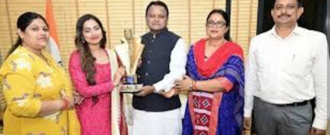  ୫ଲକ୍ଷ ଟଙ୍କା ପୁରସ୍କାର ରାଶି ପ୍ରଦାନ କରି ଜ୍ୟୋତିର୍ମୟୀଙ୍କୁ ସମ୍ବର୍ଦ୍ଧିତ କଲେ ମୁଖ୍ୟମନ୍ତ୍ରୀ