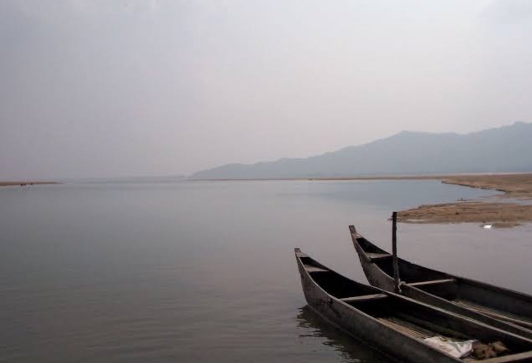 ମହାନଦୀରେ ପ୍ରବାହିତ ହେଉଛି ବନ୍ୟା ଜଳ: ଭୋକ ଉପାସରେ ଦିନ କାଟୁଛନ୍ତି ଧୀବର