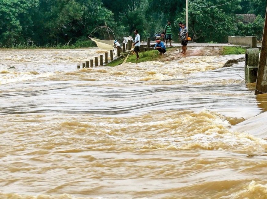 ଅଶାନ୍ତ ସୁବର୍ଣ୍ଣରେଖା, ନଦୀର ପ୍ରଖର ସୁଅରେ ଭାସୁଛି ବାଉଁଶଖଣା ଗାଁର ଘରଦ୍ୱାର