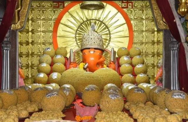 ମୋତିଡୁଙ୍ଗରୀ ମନ୍ଦିର ଆକର୍ଷଣ :  ଏଥର ୩ ହଜାର କିଲୋ ଘିଅରେ ମୋଦକ ପ୍ରସ୍ତୁତି