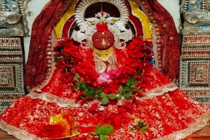 ଶୈଳପୁତ୍ରୀ ବେଶରେ ଦର୍ଶନ ଦେଇଛନ୍ତି ମା ସମଲେଶ୍ବରୀ