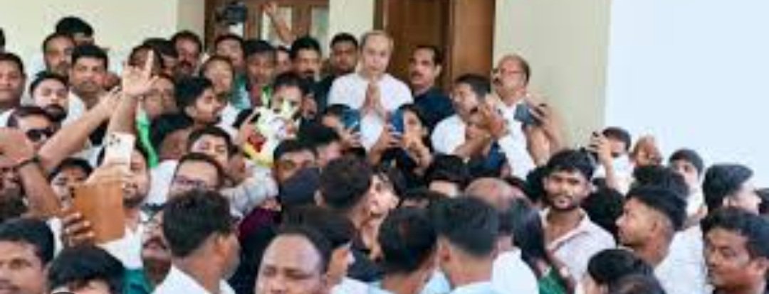 ନବୀନଙ୍କୁ ସାକ୍ଷାତ କରି ଆଶୀର୍ବାଦ ନେଲେ ବାୟାବାବା କଲେଜ ଛାତ୍ର ସଂସଦ ପ୍ରତିନିଧି 