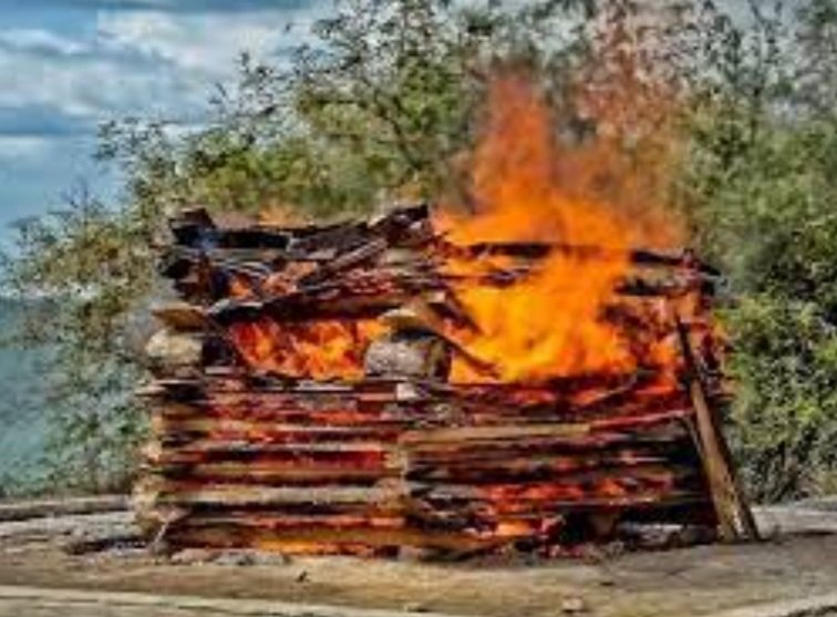 ହୃଦୟ ବିଦାରକ ଘଟଣା:ସ୍ତ୍ରୀର ଜୁଇରେ ଝାସ ଦେଲେ ସ୍ୱାମୀ
