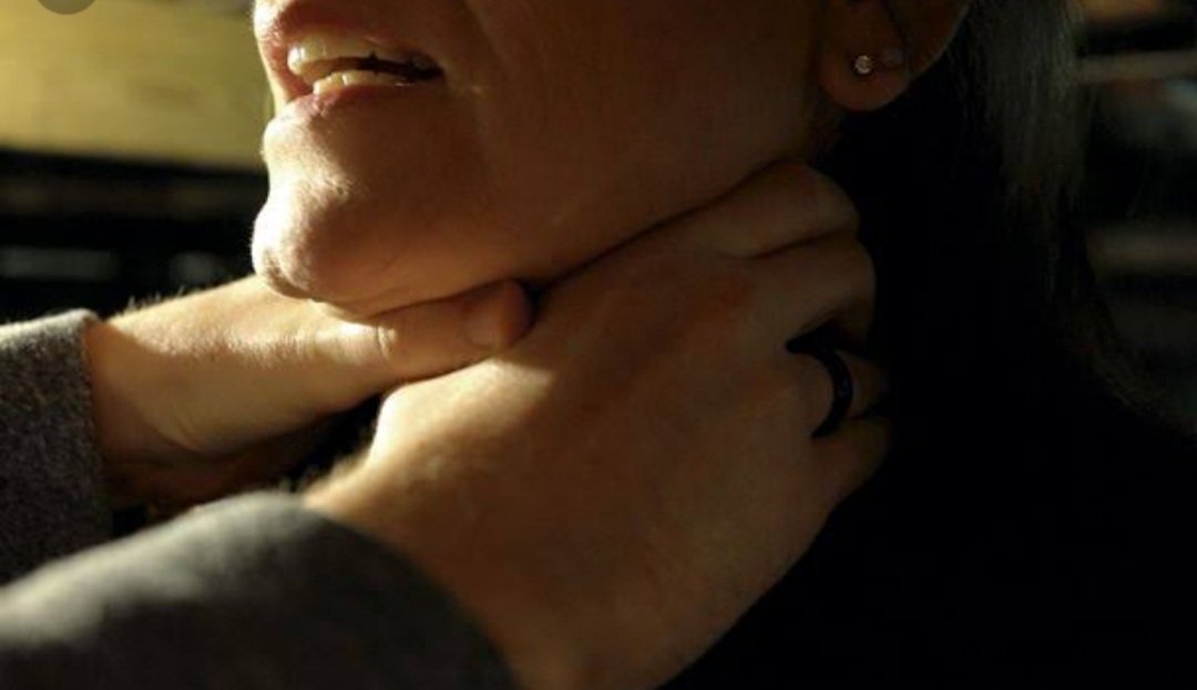  ଗର୍ଭବତୀ ପତ୍ନୀଙ୍କ ତଣ୍ଟି କାଟି ହତ୍ୟା ଉଦ୍ୟମ କଲା ସ୍ୱାମୀ