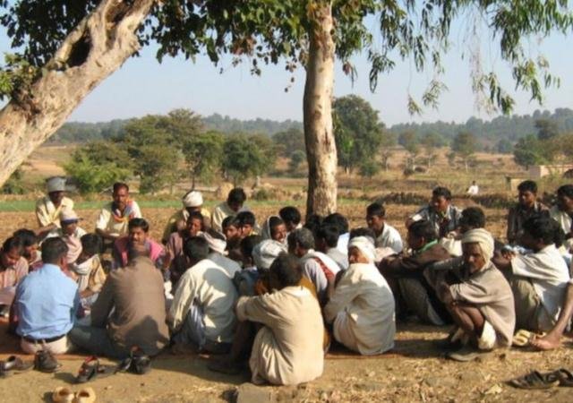 ଝିଅ ଦ୍ୱିତୀୟ ବିବାହ କଲା ବୋଲି ବାପା ଗାଁରୁ ବାସନ୍ଦ 