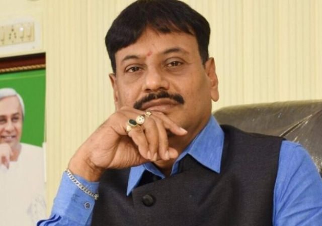 ବିଜେପି କର୍ମୀଙ୍କୁ ମାଡ଼ ମାରି ଫସିଲେ : ଦଳ ଓ ଜିଲ୍ଲା ପ୍ଲାନିଂ କମିଟି ଅଧ୍ୟକ୍ଷ ପଦରୁ ଜଗଦ୍ଦେବ ନିଲମ୍ବିତ