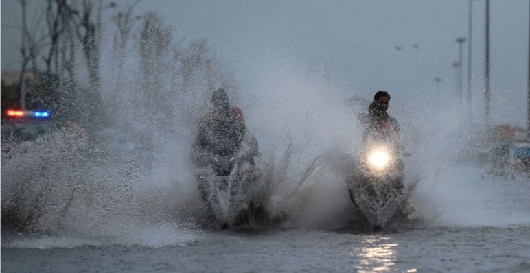  ଛାଡିବାର ନାଁ ଧରୁନି, ତୁହାକୁ ତୁହା କାଚୁଛି ବର୍ଷା