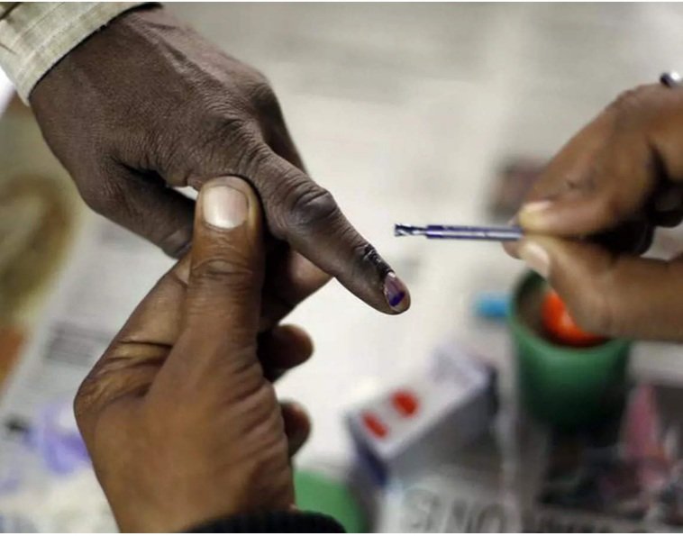 ୪ଟି ବୁଥ୍‌ରେ ଇଭିଏମ୍ ଅଚଳ, ସଜାଡ଼ିବା ପରେ ପୁଣି ମତଦାନ ଆରମ୍ଭ