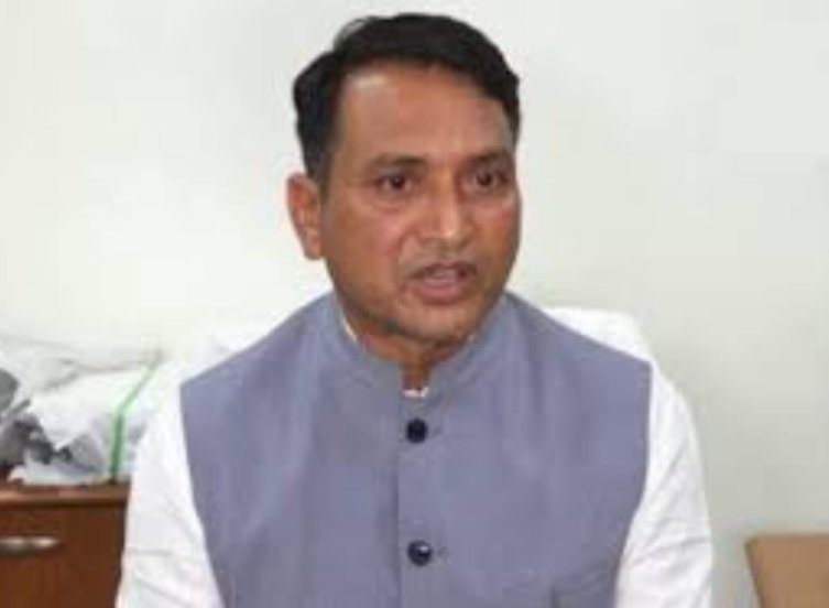 ଦିବ୍ୟଶଙ୍କରଙ୍କୁ କଳାପତାକା ପ୍ରଦର୍ଶନ