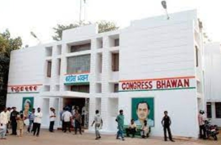 ସବୁ ସୀମା ଟପିଗଲା ପୁଲିସ, କଂଗ୍ରେସ ଭବନରେ ପଶି ପିଟିଲା