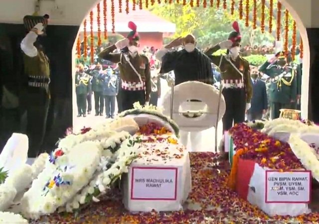 ପଞ୍ଚଭୂତରେ ବିଲୀନ ହେଲେ ବିପିନ ରାୱତ, ଦୁଇ ଝିଅ ଦେଲେ ମୁଖାଗ୍ନି