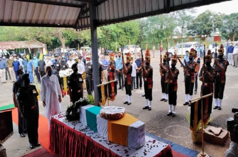 ବୀର ଯୋଦ୍ଧାଙ୍କୁ ଶେଷ ସମ୍ମାନ ଜଣାଇଲେ ନବୀନ