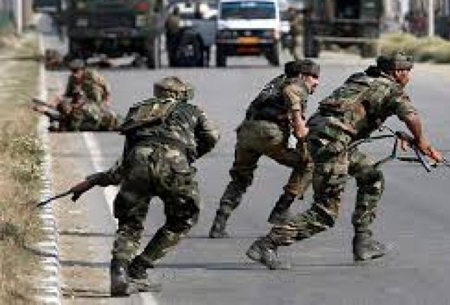 ଯବାନଙ୍କ ବସ୍ ଉପରକୁ ଆତଙ୍କୀଙ୍କ ଗୁଳିମାଡ଼ 