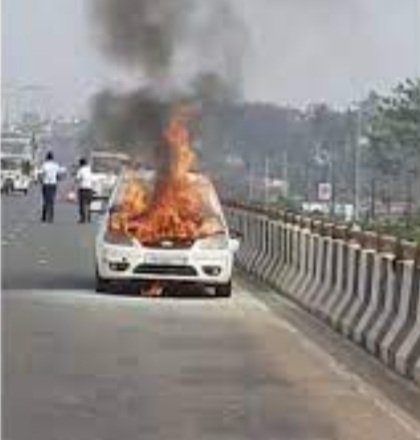 ଫ୍ଲାଏ ଓଭରରେ ଜଳିଗଲା ଚଳନ୍ତା କାର୍